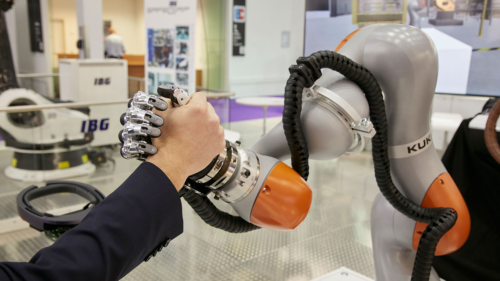 Arm wrestling: A robot arm and a human at NORTEC
